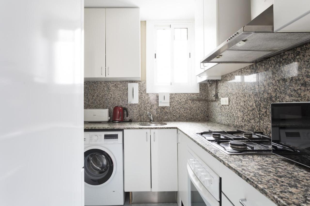 Priority Fira Apartments Барселона Екстериор снимка