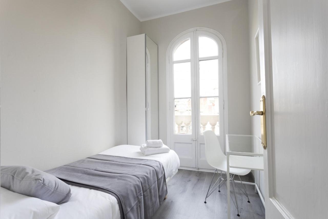 Priority Fira Apartments Барселона Екстериор снимка