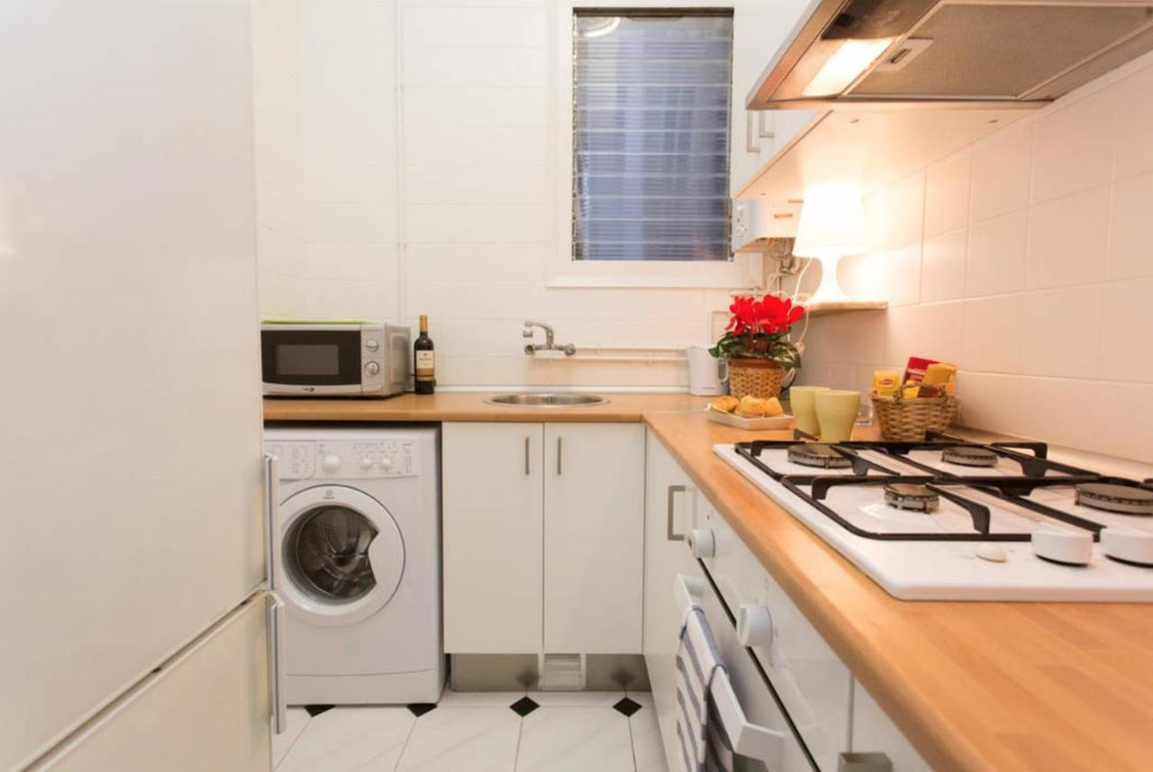 Priority Fira Apartments Барселона Екстериор снимка
