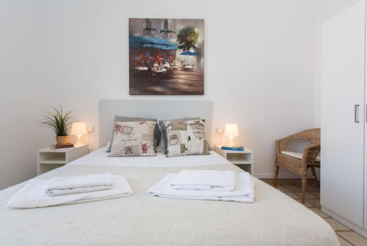 Priority Fira Apartments Барселона Екстериор снимка