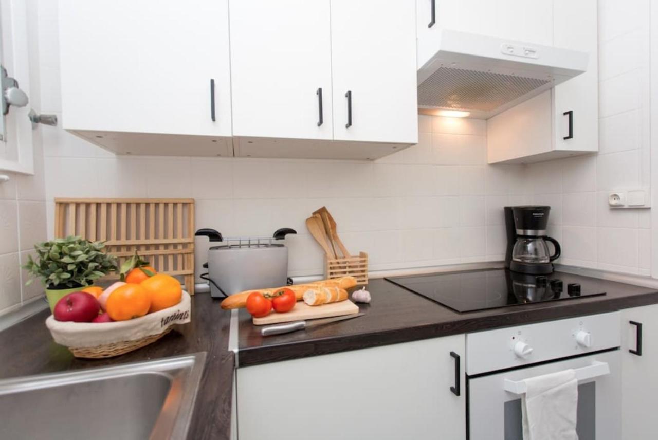 Priority Fira Apartments Барселона Екстериор снимка